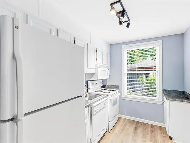 7500 Roswell Rd #80 — Photo 32