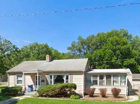 2004 Elmwood St, Rockford, IL 61101