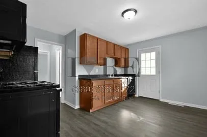 3 bed, 1.0 bath, 914 sqft, $1,550 — Photo 4