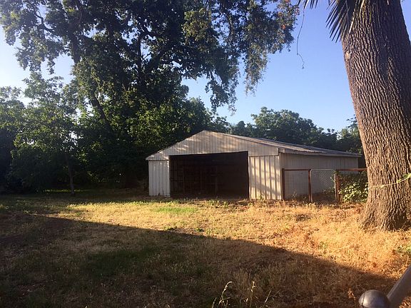 Large barn with 3-phase