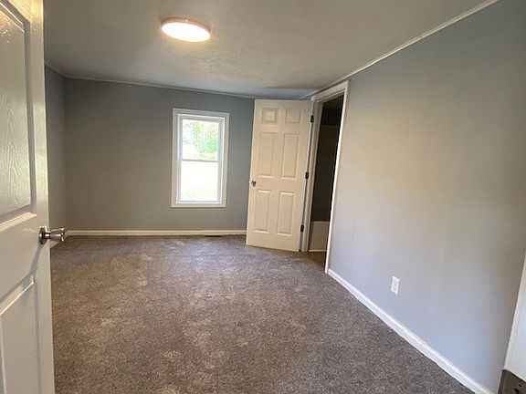 5th image of 625 Hall St