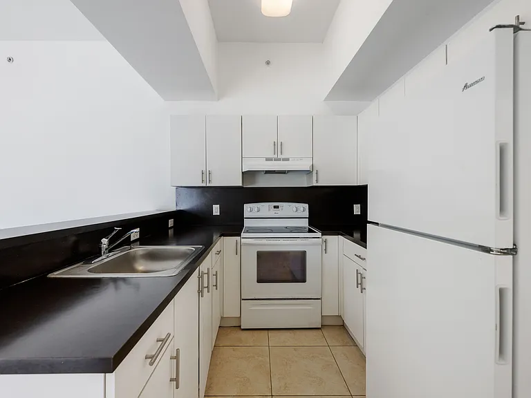 900 SW 7th St #505 — Photo 12