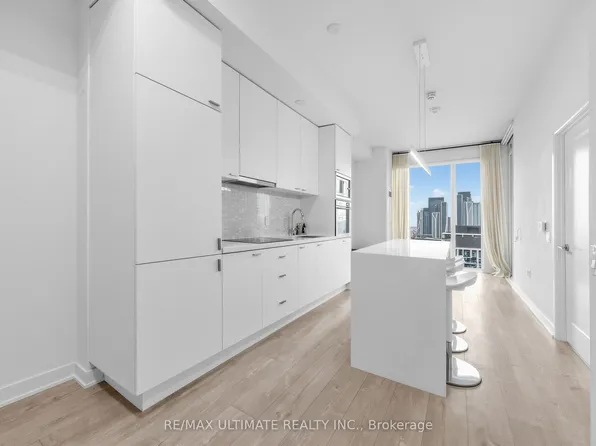 27 Bathurst St #1811W, Toronto, ON M5V 0R1
