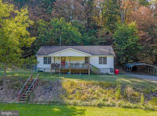 84 New Hope Rd, Berkeley Springs, WV 25411