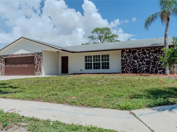 4513 Blue Pine Cir, Lake Worth, FL 33463