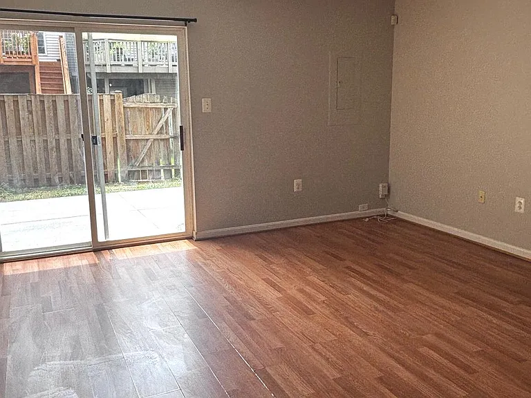 11105 Doubleday Ln — Photo 3