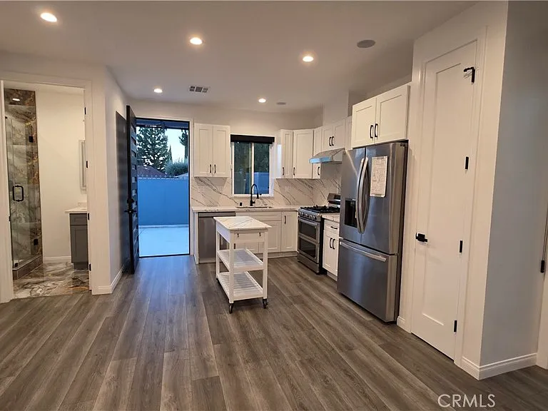 18222 Chatsworth St — Photo 24