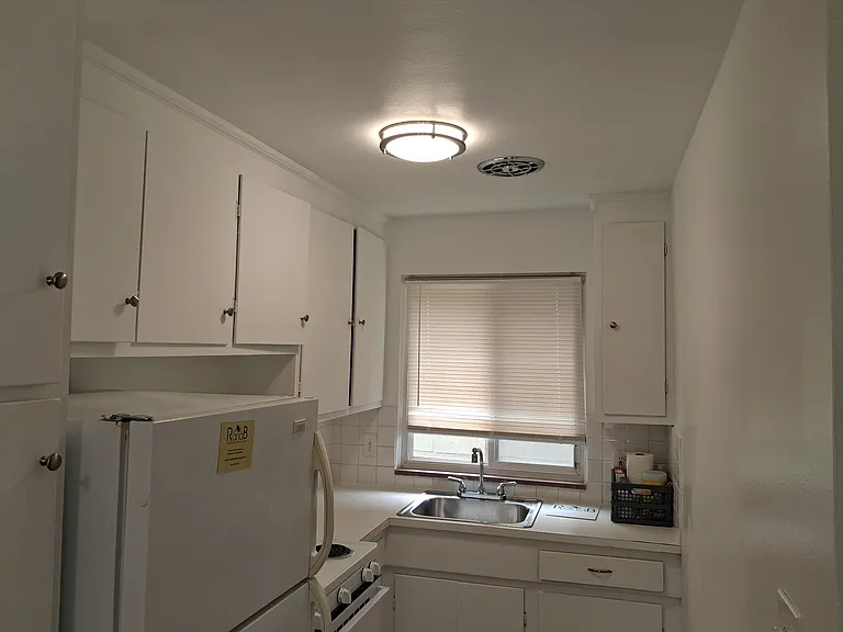 1830 N Main St #4 — Photo 14