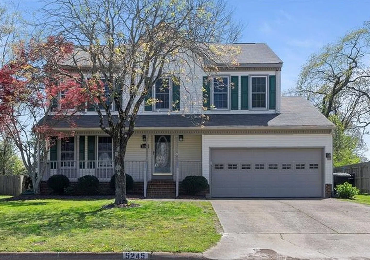 Spacious 4-Bedroom Home with Sunroom! — Photo 1