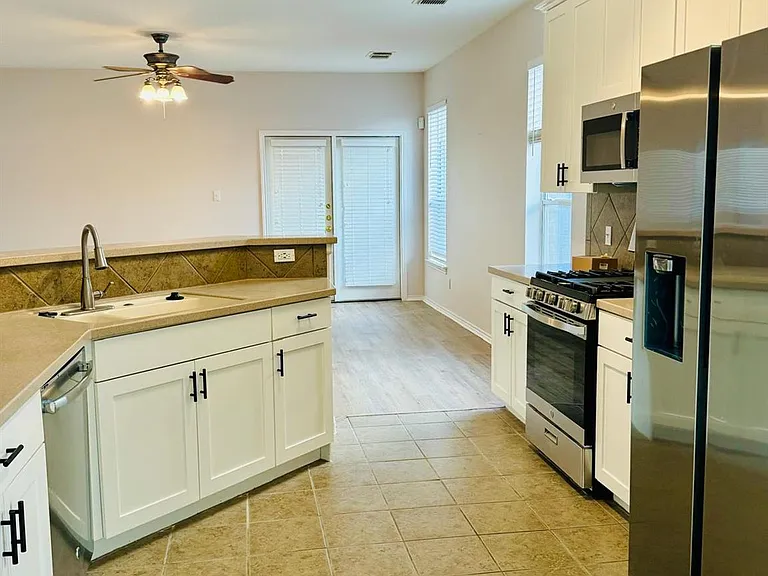 2620 Century Park Blvd — Photo 2
