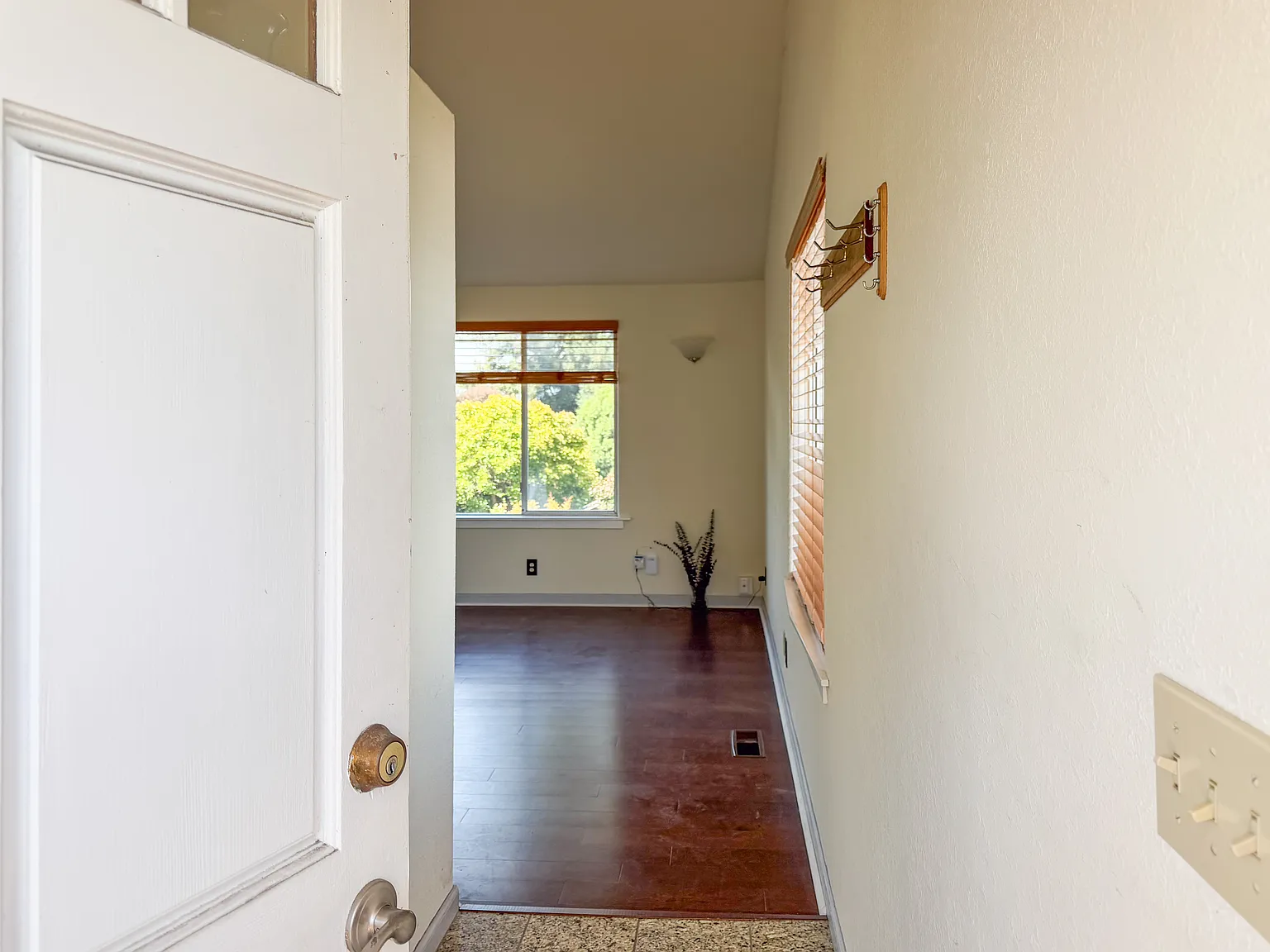 2 bed, 700 sqft, $2,600 — Photo 3