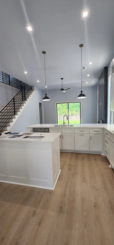 4 bed, 2710 sqft, $3,950 — Photo 4