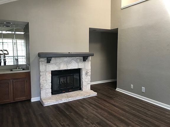 LR and entryway