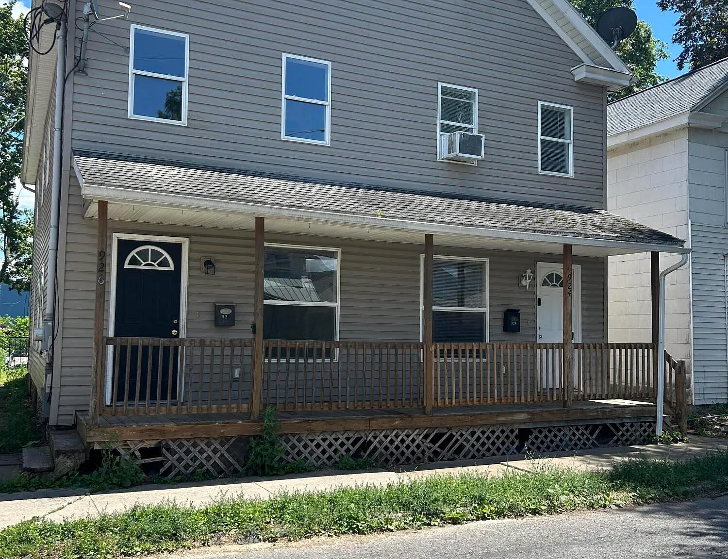3 bed, 1100 sqft, $1,300 — Photo 1