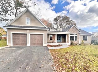 4 McDermott Rd, Hampton, NH 03842