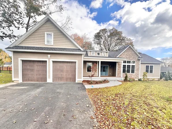 4 McDermott Road, Hampton, NH 03842