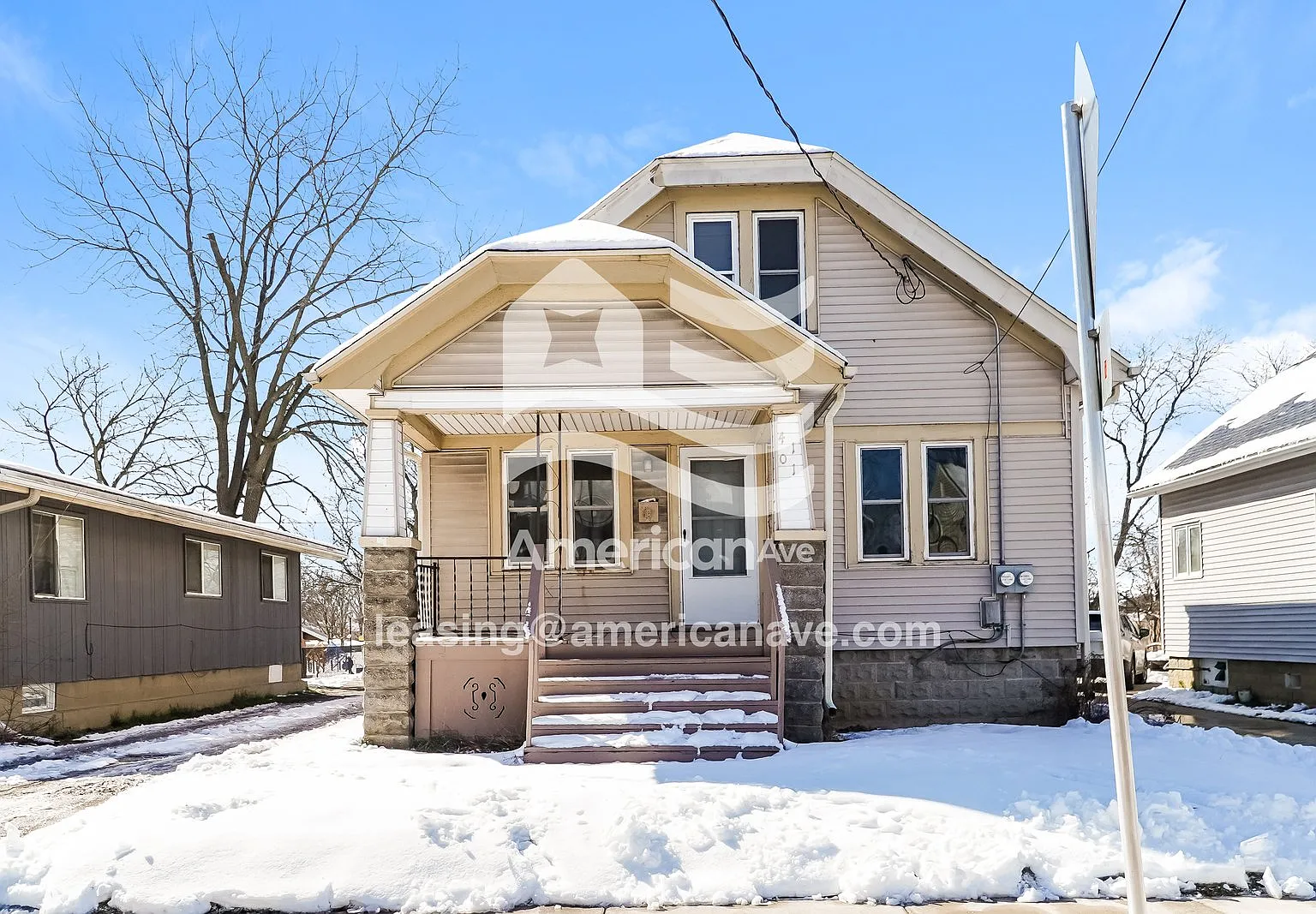 3 bed, 1.0 bath, 1000 sqft, $1,723 — Photo 1