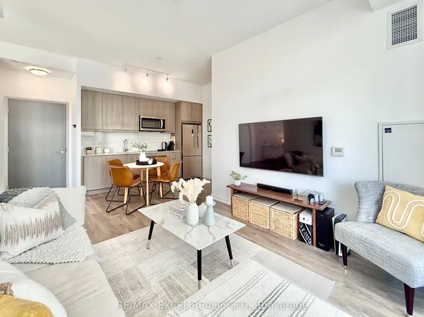 38 Forest Manor Rd #305, Toronto, ON M2J 0C2