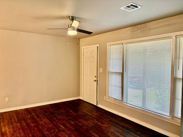 1702 W Britton Rd — Photo 11