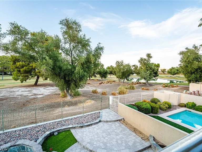980 Vegas Valley Dr — Photo 32
