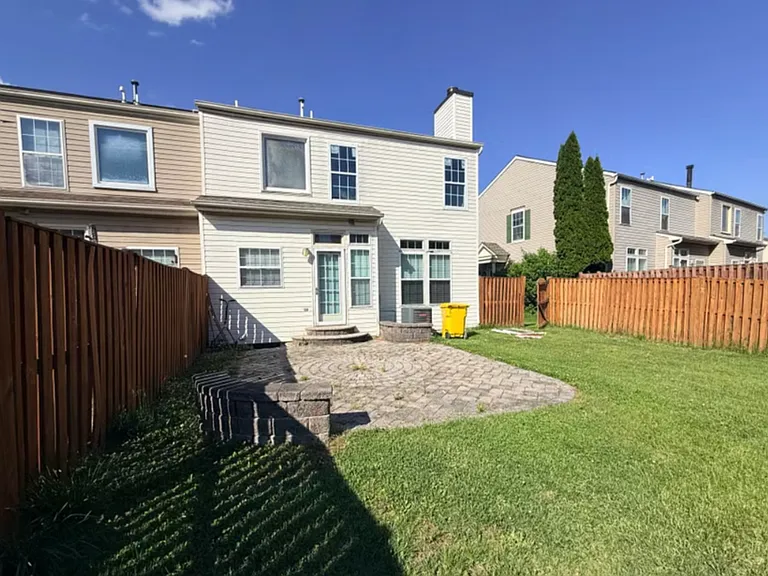 235 Eisenhower Ct — Photo 3