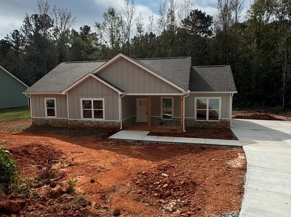 1517 Wisteria Dr, West Point, GA 31833