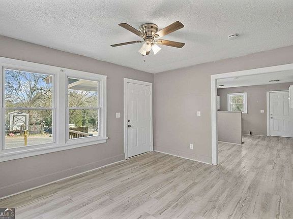 3rd image of 40 Clervue Cir NE