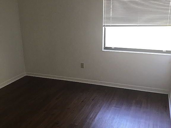 5th image of 19 Veronese Ct