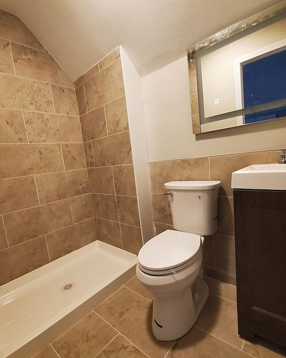 2nd image of 17 Clare St #3