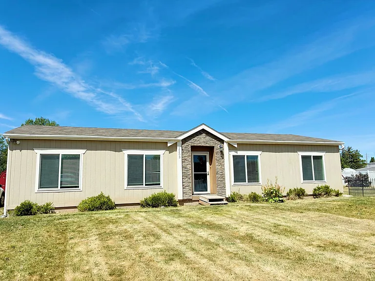 2203 N Travis Way — Photo 2