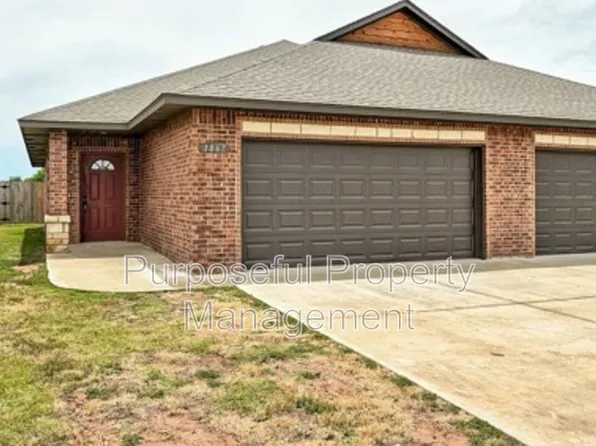 1867 Cypress Ln, El Reno, OK 73036