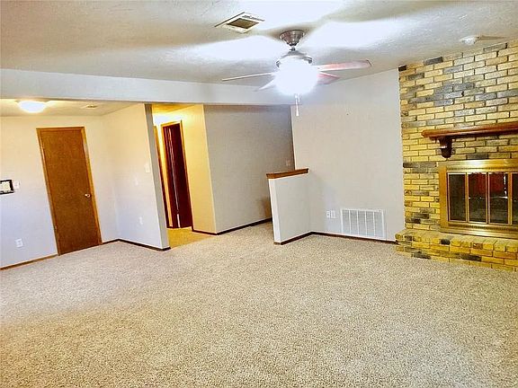 2nd image of 1062 Squire Mansion