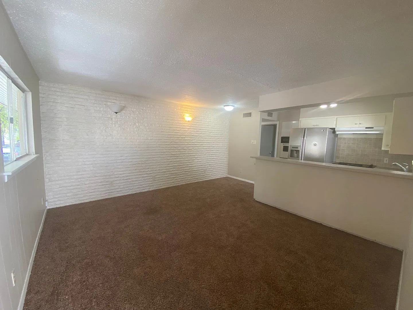 Ut Pre-Lease: West Campus 2 Bed/1 Bath Fourplex Unit, Walk To Ut, Entertainment, Restaurants, And... — Photo 2