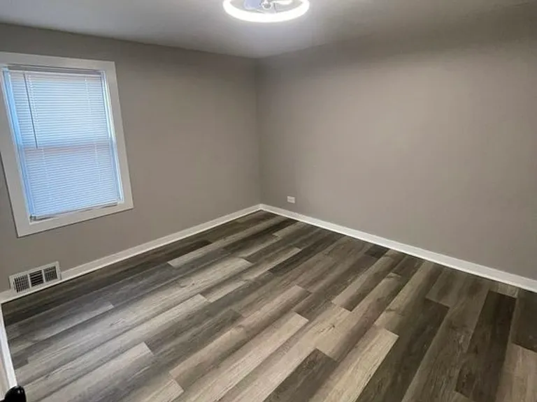 539 Wentworth Ave — Photo 4