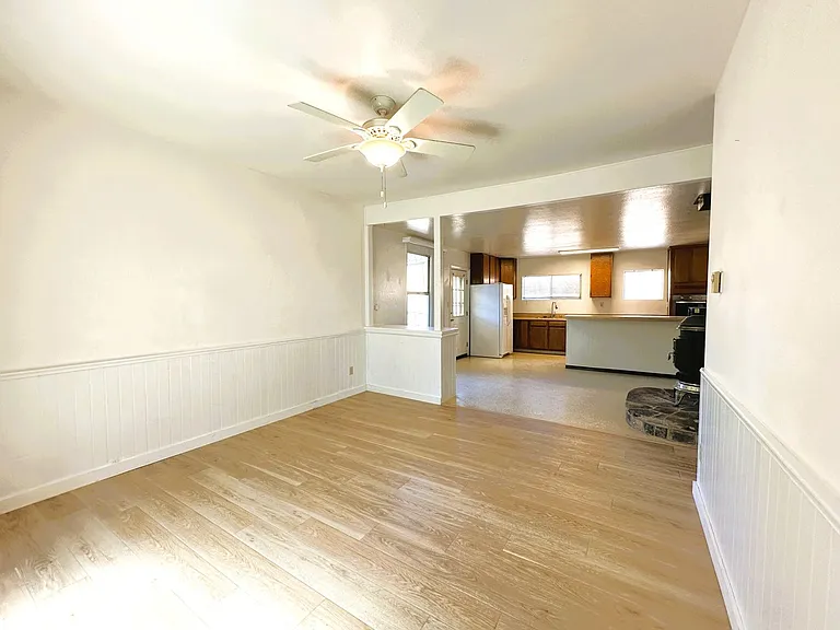 402 Ormsby Ln — Photo 8