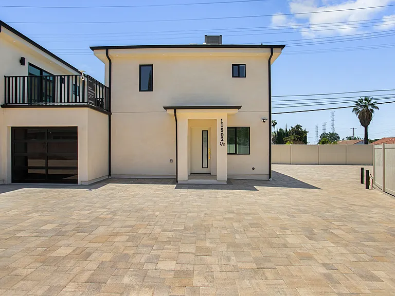 11502 Valjean Ave #1/2 — Photo 2