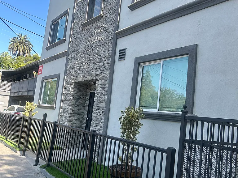 430 E Acacia St #1 — Photo 2