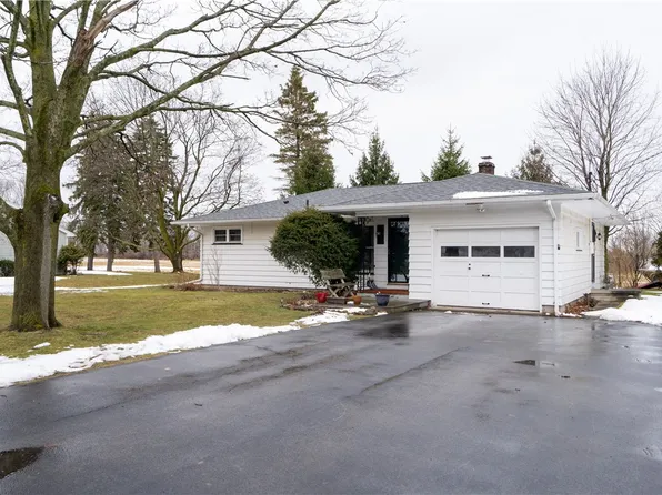 8 East Ave, Livonia, NY 14487