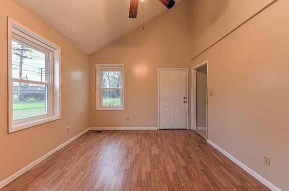 4th image of 2738 W Walnut St