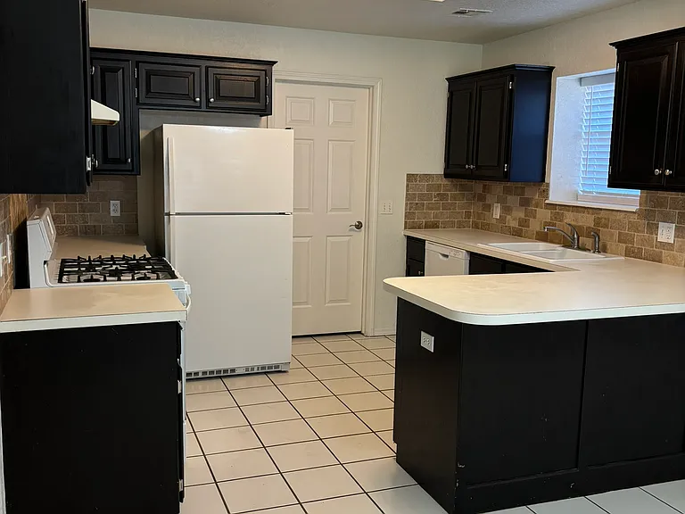 701 Goshawk Dr — Photo 6