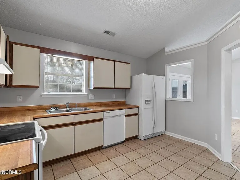 424 Singletree Dr — Photo 10