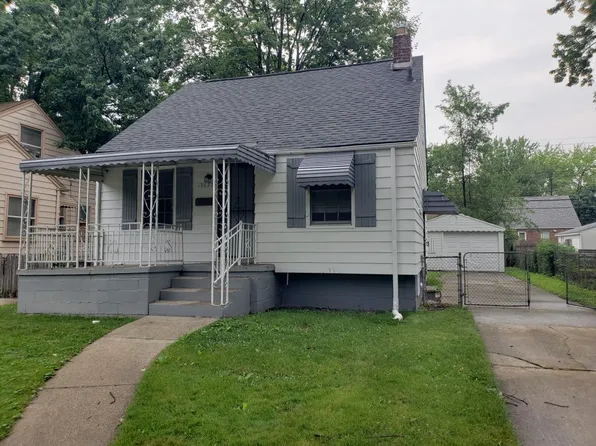 19637 Elkhart St, Harper Woods, MI 48225