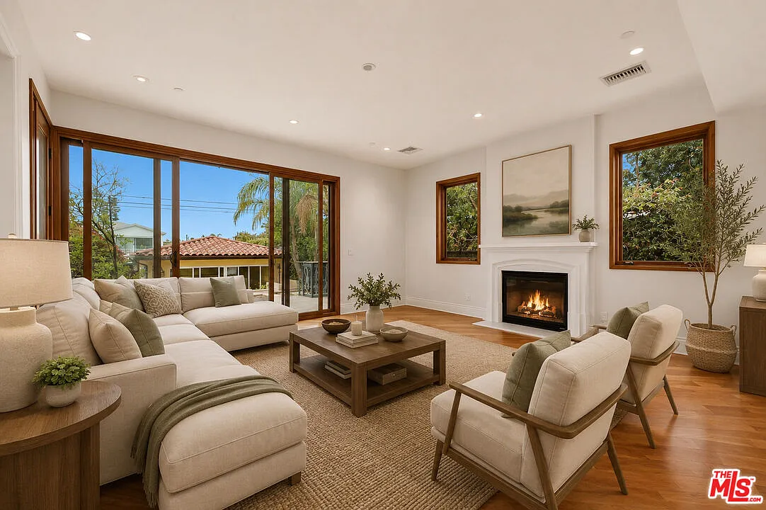 5 bed, 7.0 bath, 4722 sqft, $21,991 — Photo 3
