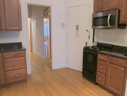 Rented by Chartwell Manhattan Realty | media 3