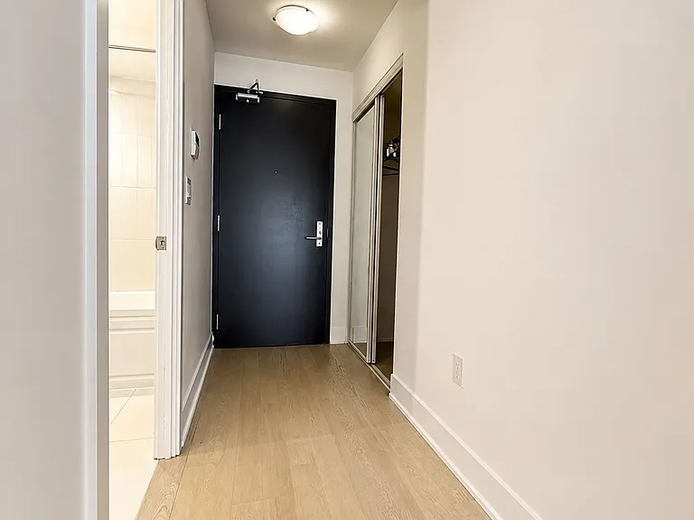 955 Bay St #412 — Photo 5