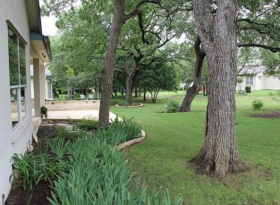 A real treasure in Sun City...tree and open space for cool entertaining.