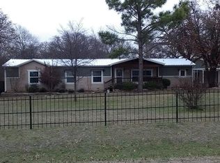 222 Briar Oaks Dr, Azle, TX 76020