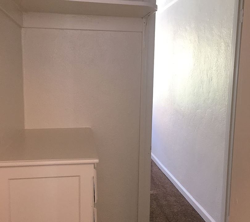 1st image of 934 N Grand Ave