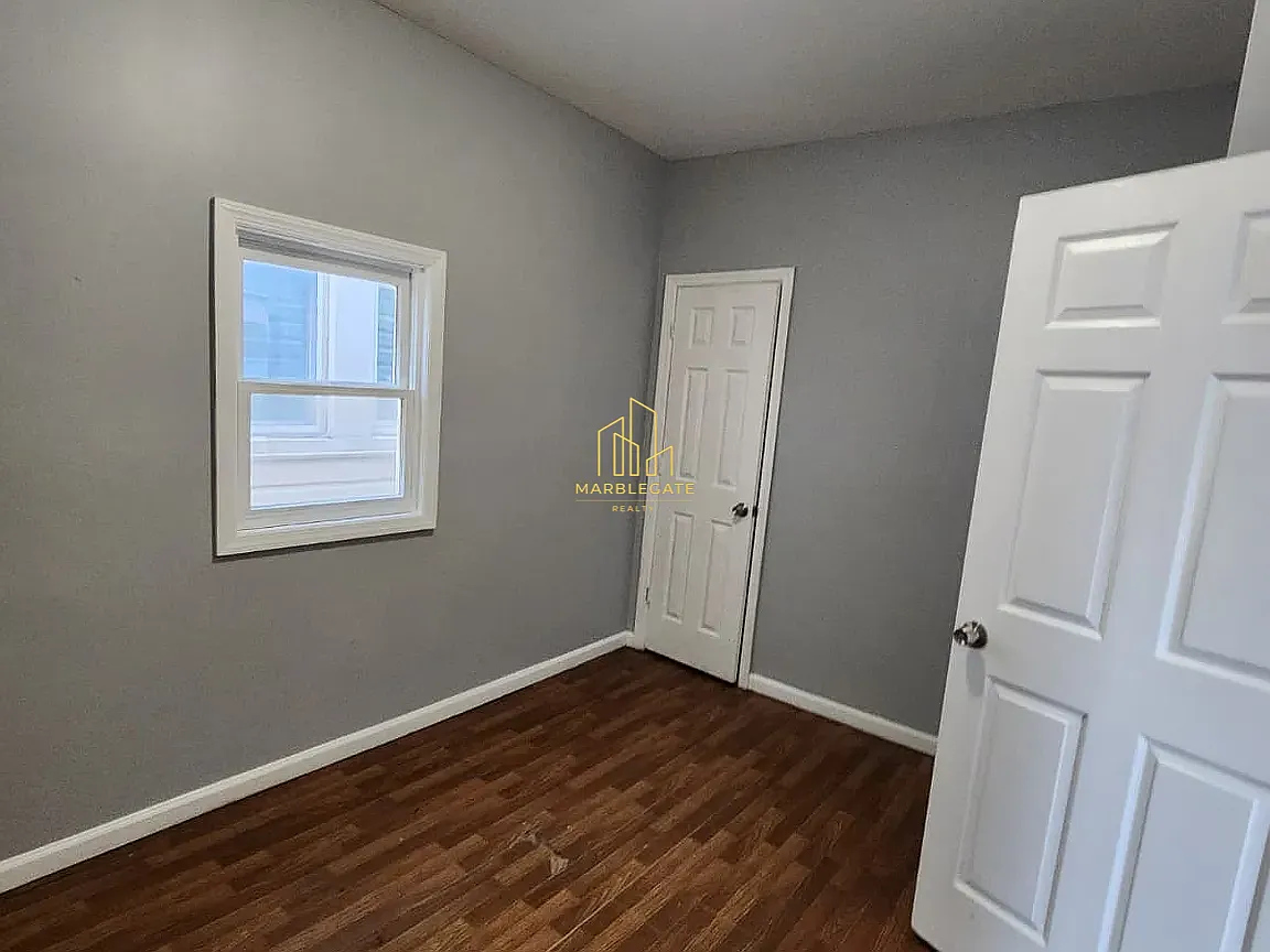 3 bed, 1050 sqft, $1,900 — Photo 4
