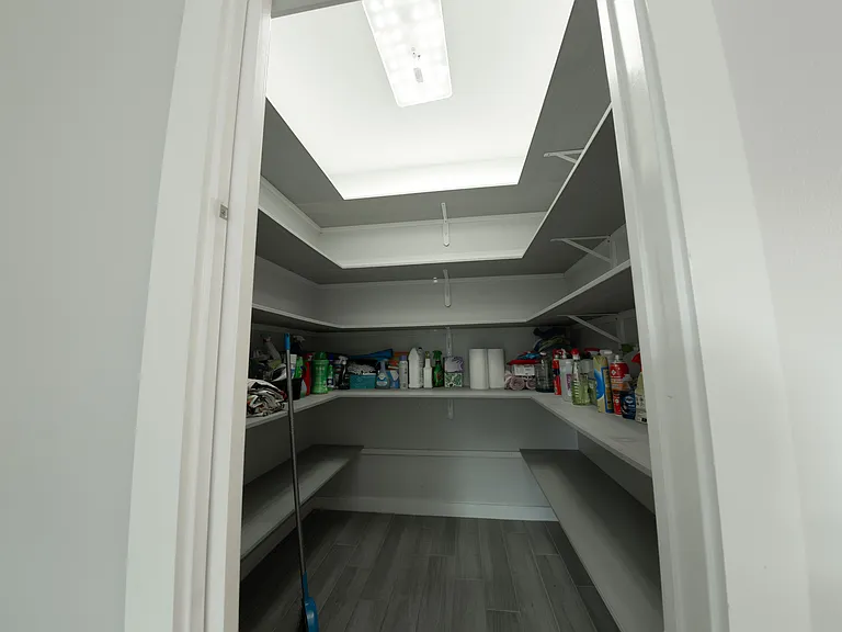 Walk in Pantry
